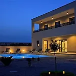 Mare Vila Pirovac