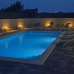 Mare Vila *