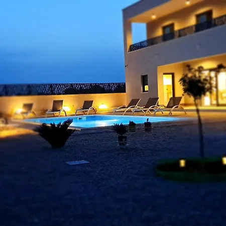 Mare Villa Pirovac