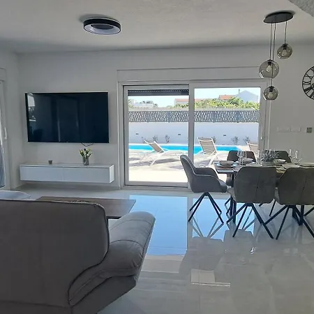 Mare Villa Pirovac