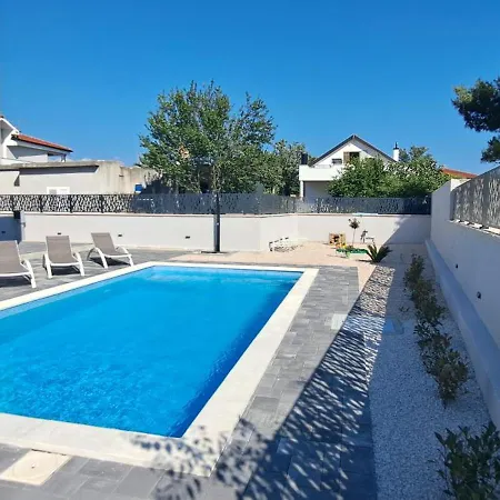 Mare Villa Pirovac
