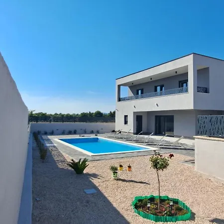 Mare Villa Pirovac
