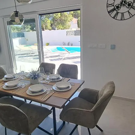 Mare Villa Pirovac