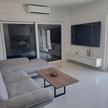 Mare Villa Pirovac
